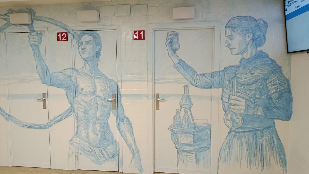 Transforman la sala de espera de radiología del hospital de Xàtiva con una pintura mural de gran formato