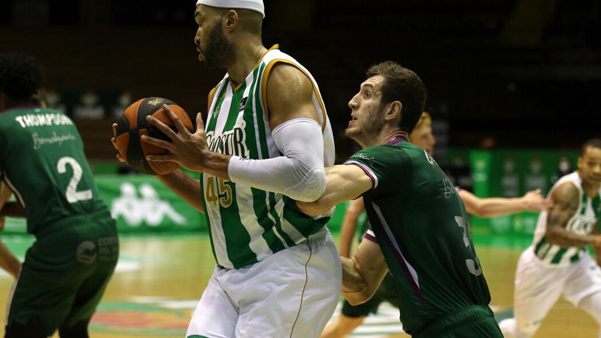 Rubén Guerrero y Jerome Jordan, en el Betis-Unicaja de la pasada temporada.