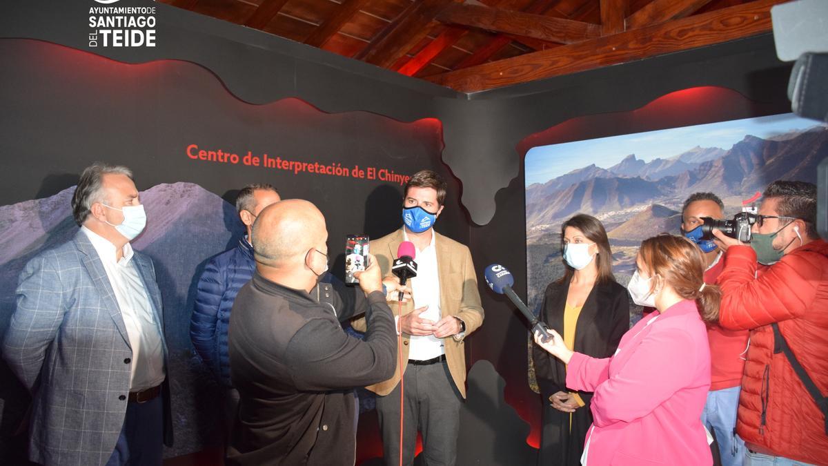 El Alcalde reinaugura el Centro de Interpretación de Volcanes Chinyero