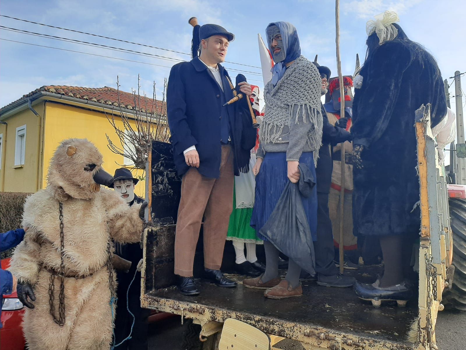 Los Aguilandeiros recorren San Xuan de Villapañada: así ha sido su recorrido por la parroquia moscona