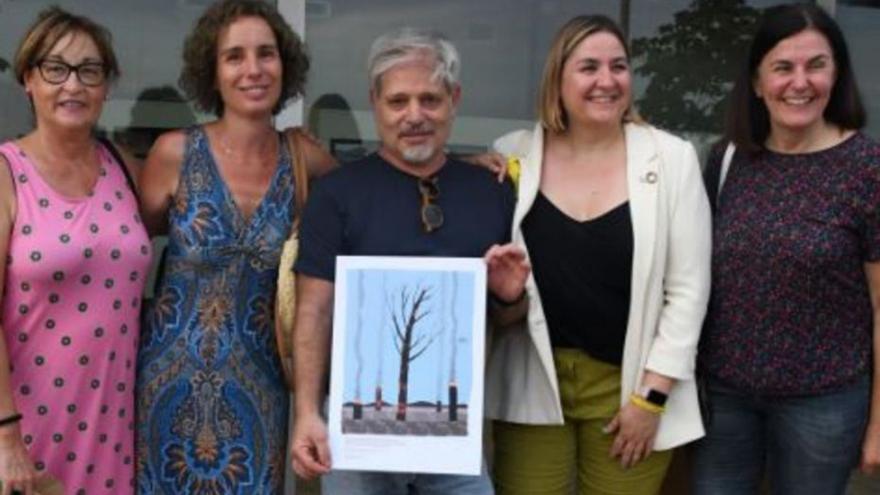 L’artista Leonard Beard commemora els 10 anys dels focs de l’Empordà en una litografia
