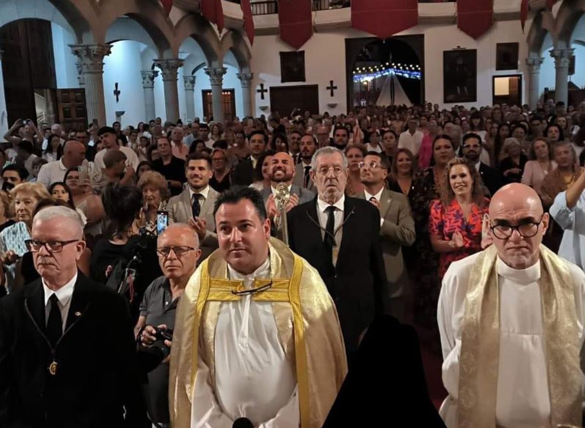 Jorge Feliciano Concepción, en el centro, párroco en Los Realejos.