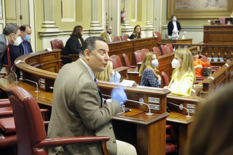 Pleno del Parlamento de Canarias  preside Gustavo Matos , presidente del gobierno , Victor Torres   | 19/05/2020 | Fotógrafo: Delia Padrón