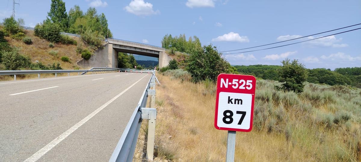 Alerta por el desprendimiento de varios cascotes del puente de la A-52 en Castro de Sanabria.