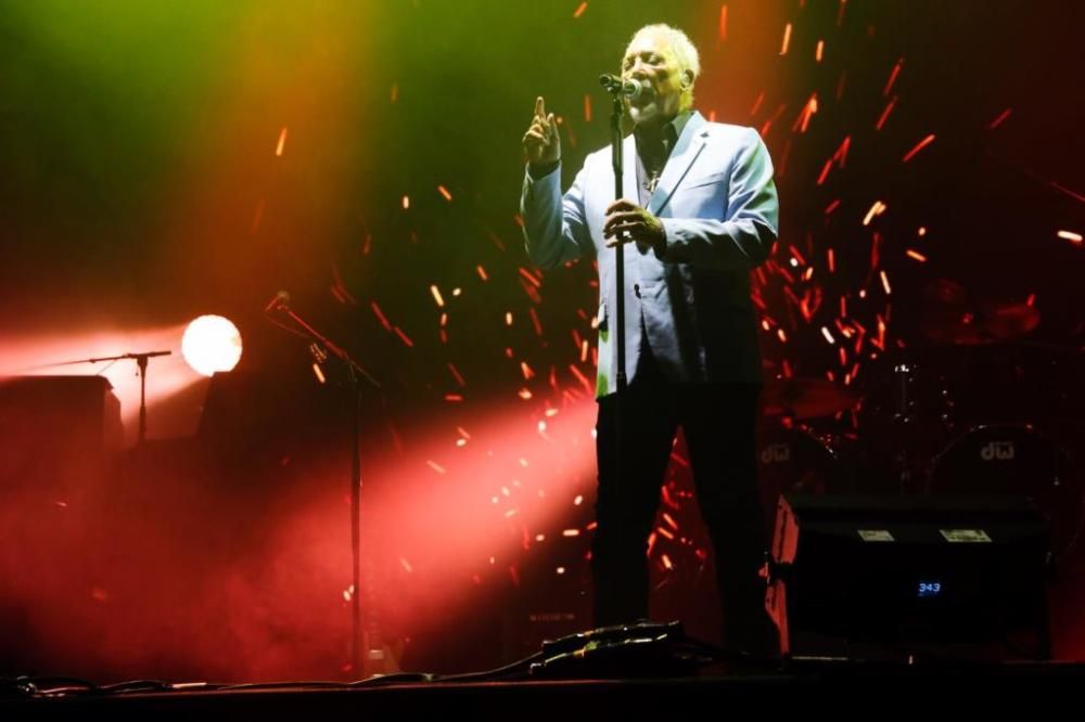 Tom Jones hace rugir Vigo