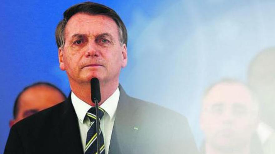 Bolsonaro, iluminado.