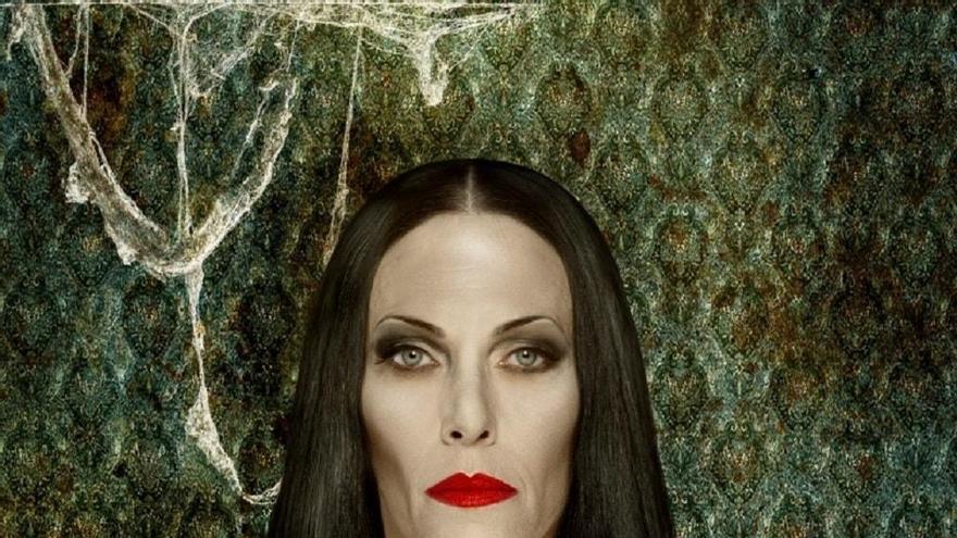 Carmen Conesa, caracterizada de Morticia.