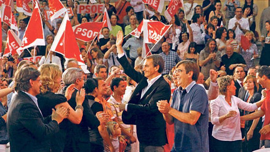 Antich, Armengol, Calvo y Ramis junto a Zapatero saludando.