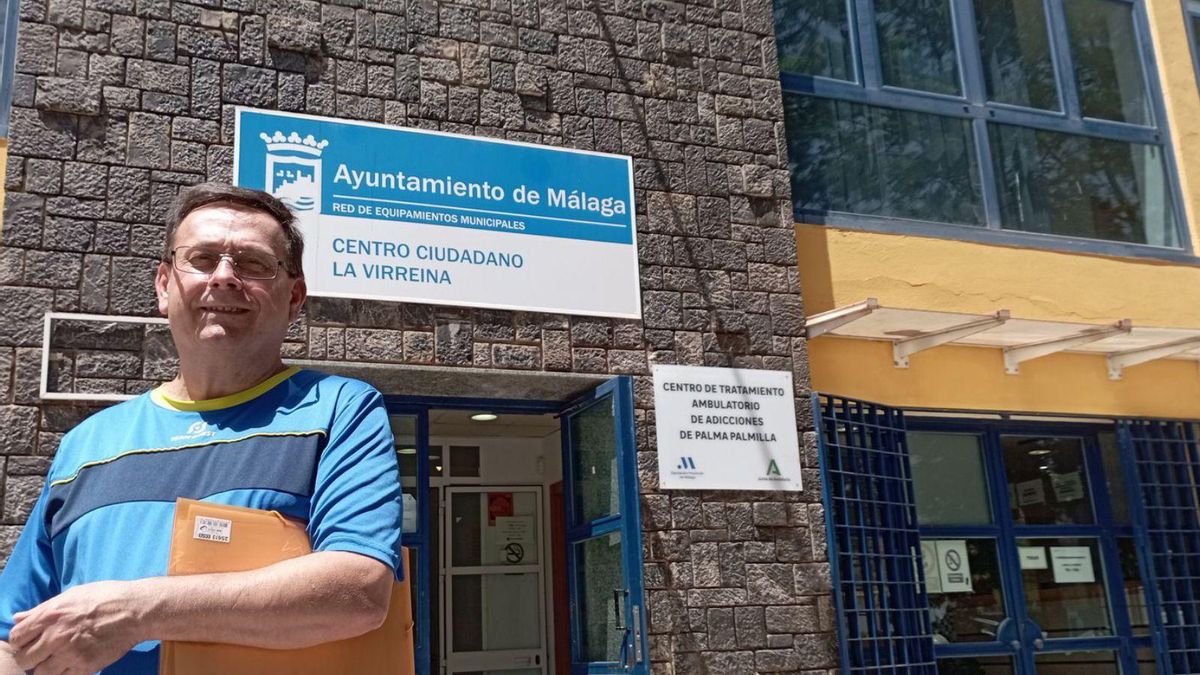 Francisco García Vigo, delante del nuevo centro de acogida en La Virreina, en julio.