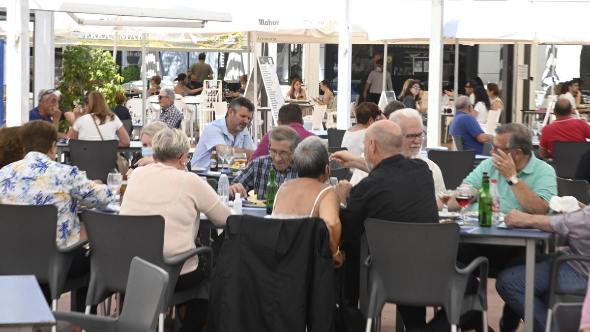 Las actuales medidas permiten a la hostelería completar el 100% del aforo en terraza, pero solo el 50% en interior.