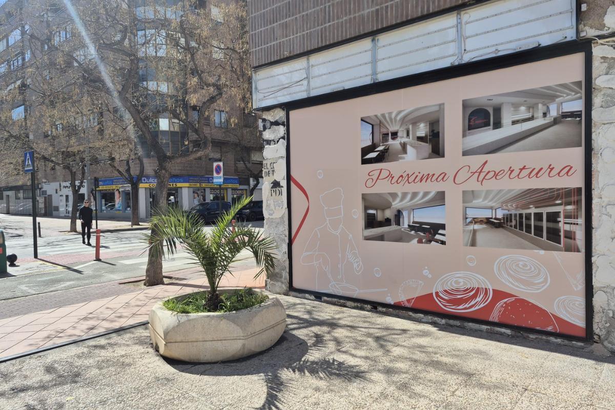 Abre una Confitería Espinosa en el barrio de San Antón de Murcia.