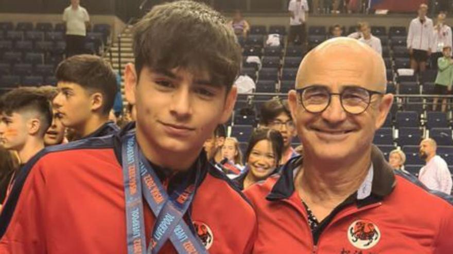 Doble podio en el Mundial para el karateca de Palma de Gandia, Joan Marc Vidal Estruch