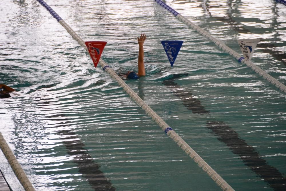 La piscina de Cangas reabre al público // G.Núñez