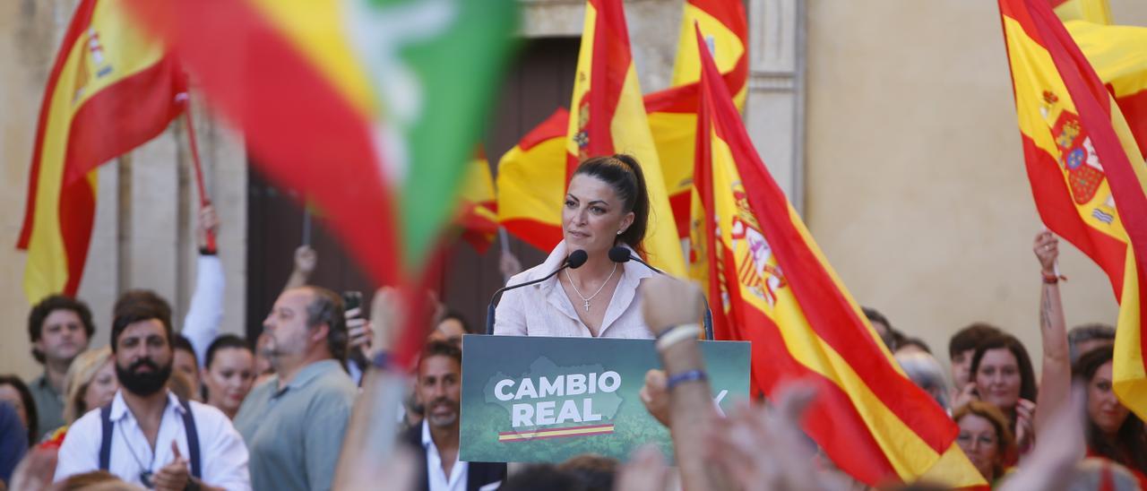 La candidata de Vox a la Presidencia de la Junta, Macarena Olona, en su intervención en un acto público en Córdoba.