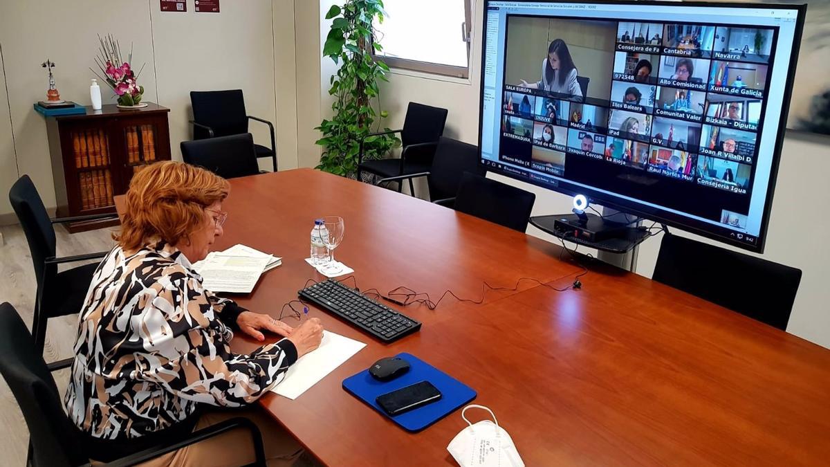 La consejera de Ciudadanía, María Victoria Broto, participa en el Consejo Territorial de Servicios Sociales.