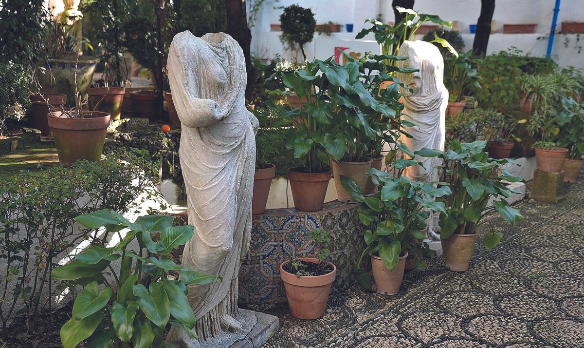 El patio de la antigua casa de los Romero de Torres atesora una amplia colección de piezas romanas.