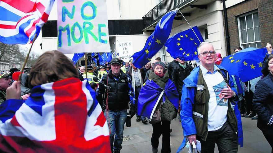 Concentraciones a favor del Brexit, ayer en la capital del Reino Unido.                 // Reuters/ Henry Nichols