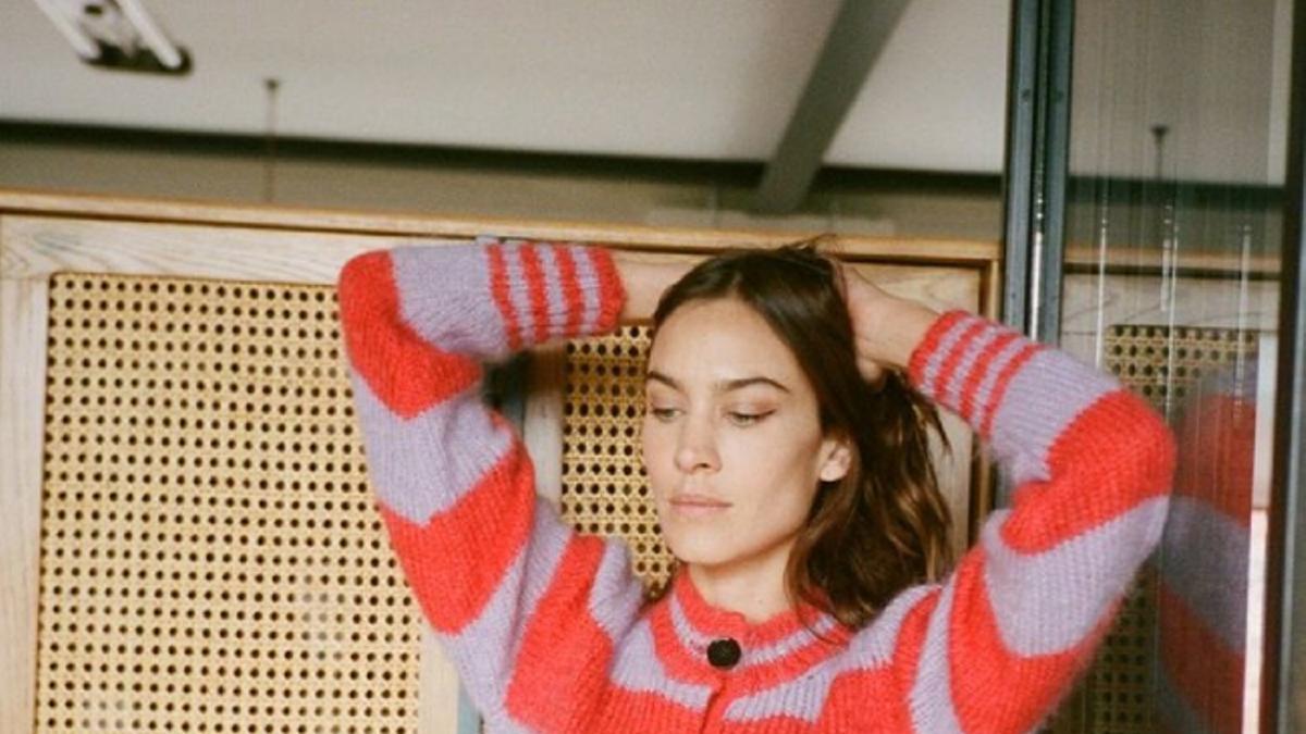 Si tienes el pelo fino y notas que ningún champú te funciona, prueba con el que utiliza Alexa Chung y alucina con los resultados