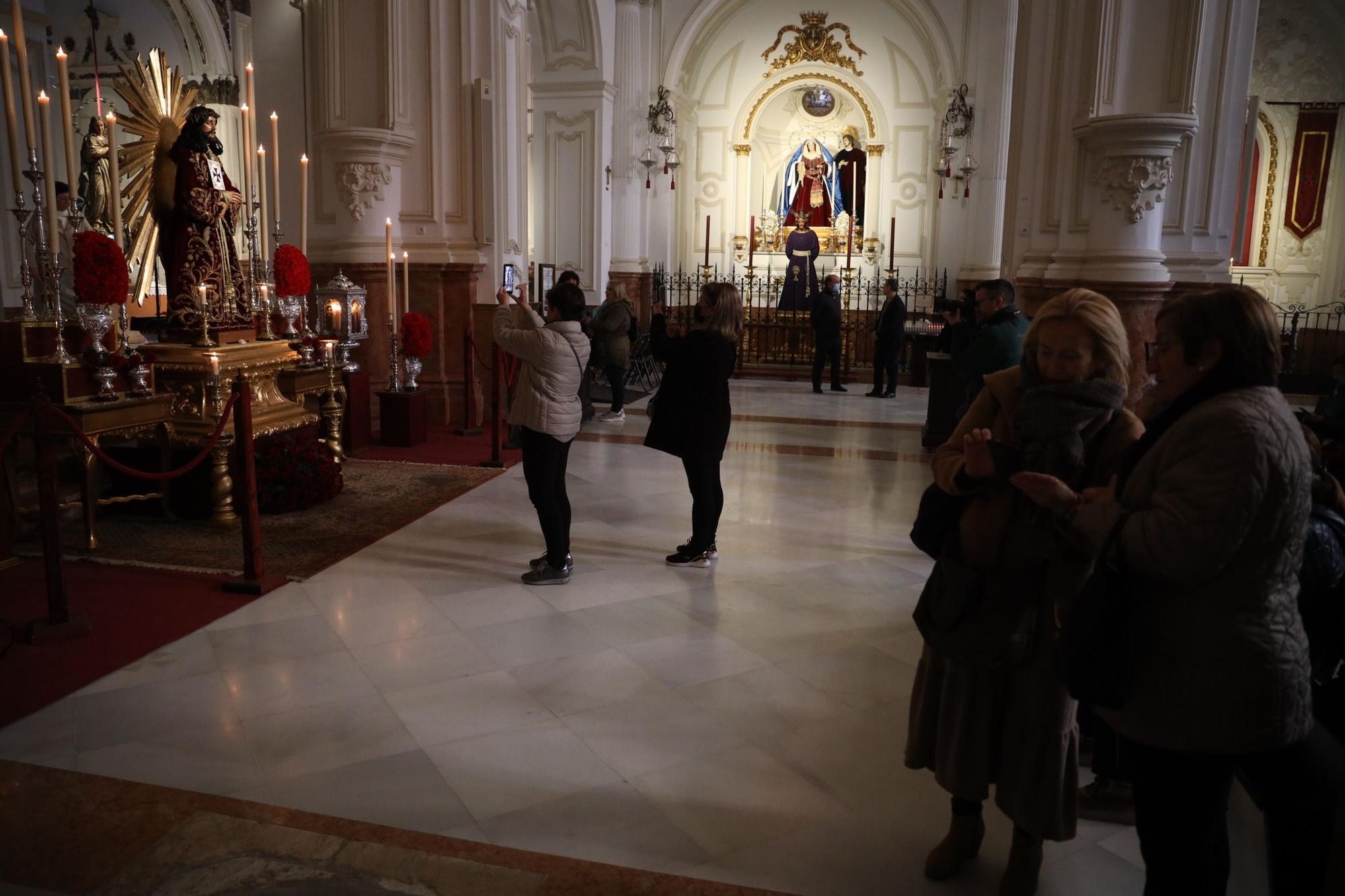 Colas en Santiago por la devoción por el Cristo de Medinaceli