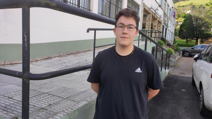 El lamento de un joven castropolense que el próximo curso se quedará sin transporte público para estudiar: &quot;Dan la espalda al mundo rural&quot;