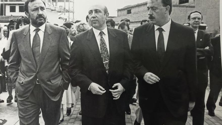 Con el alcalde Triviño y el delegado de Gobierno Pérez Anadón en la inauguración de la plaza de la Esperanza de Zaragoza