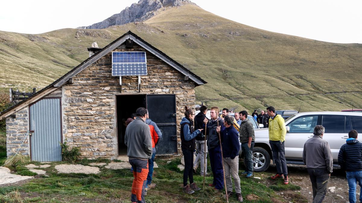 La cabana del vaquer de Llessui on s&#039;han reunit els ramaders per anar a recollir els animals