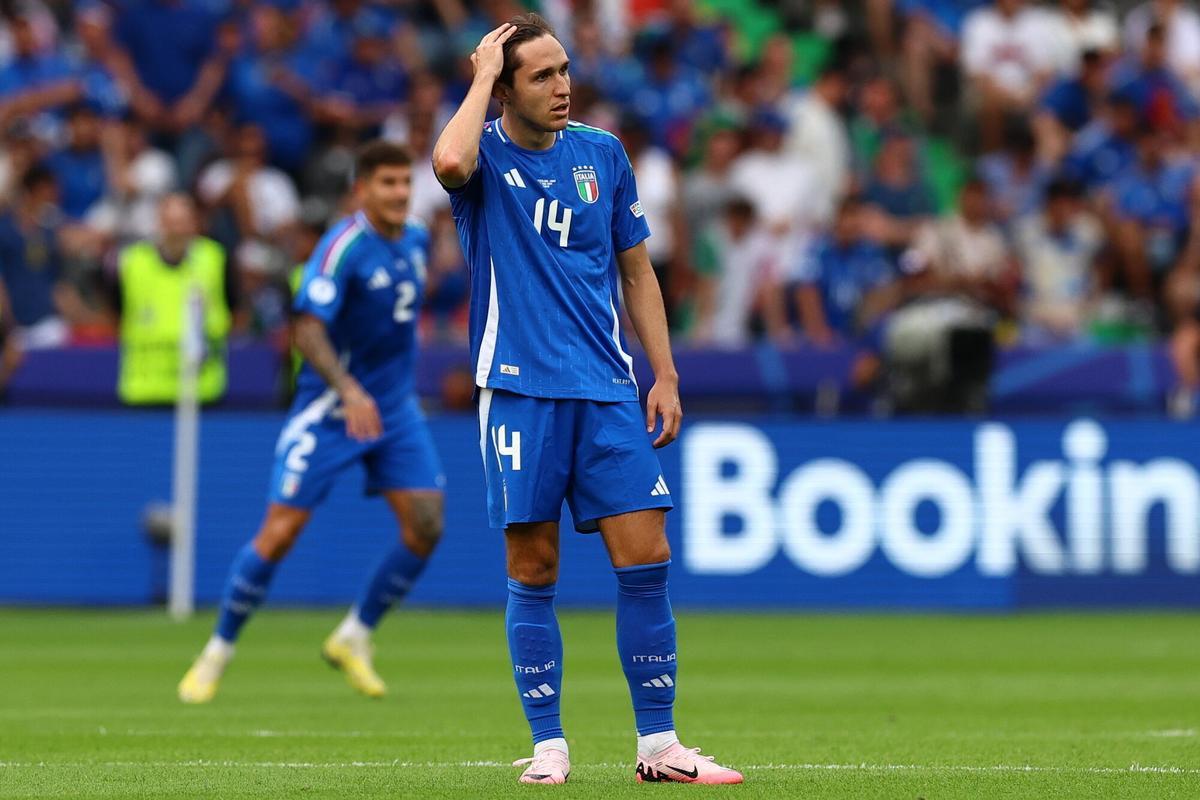 Berlin (Germany), 29/06/2024.- Federico Chiesa of Italy looks on during the UEFA EURO 2024 Round of 16 soccer match between Switzerland and Italy, in Berlin, Germany, 29 June 2024. (Alemania, Italia, Suiza) EFE/EPA/FILIP SINGER