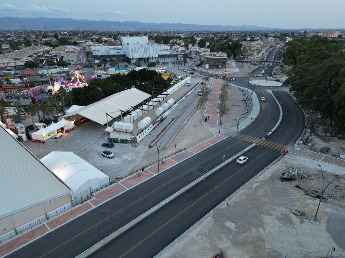 Vista aérea de los accesos al recinto ferial. En primer término el paso de las clarisas, después el Puente de la Torta y, al fondo, el paso de la zona del Quijero.