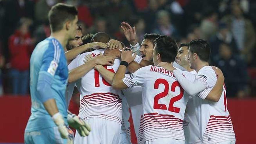 El Sevilla celebra su primer gol ante el Mirandés.