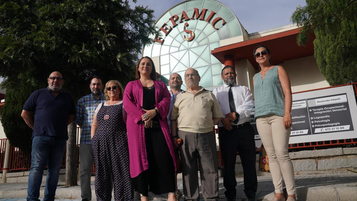 Sara Rodríguez, en el centro, con la nueva junta directiva.