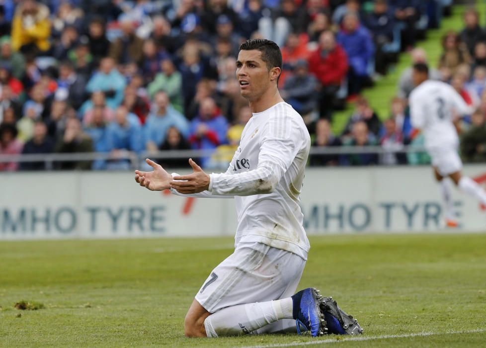 Imágenes del partido entre Getafe y Real Madrid en el Coliseum.