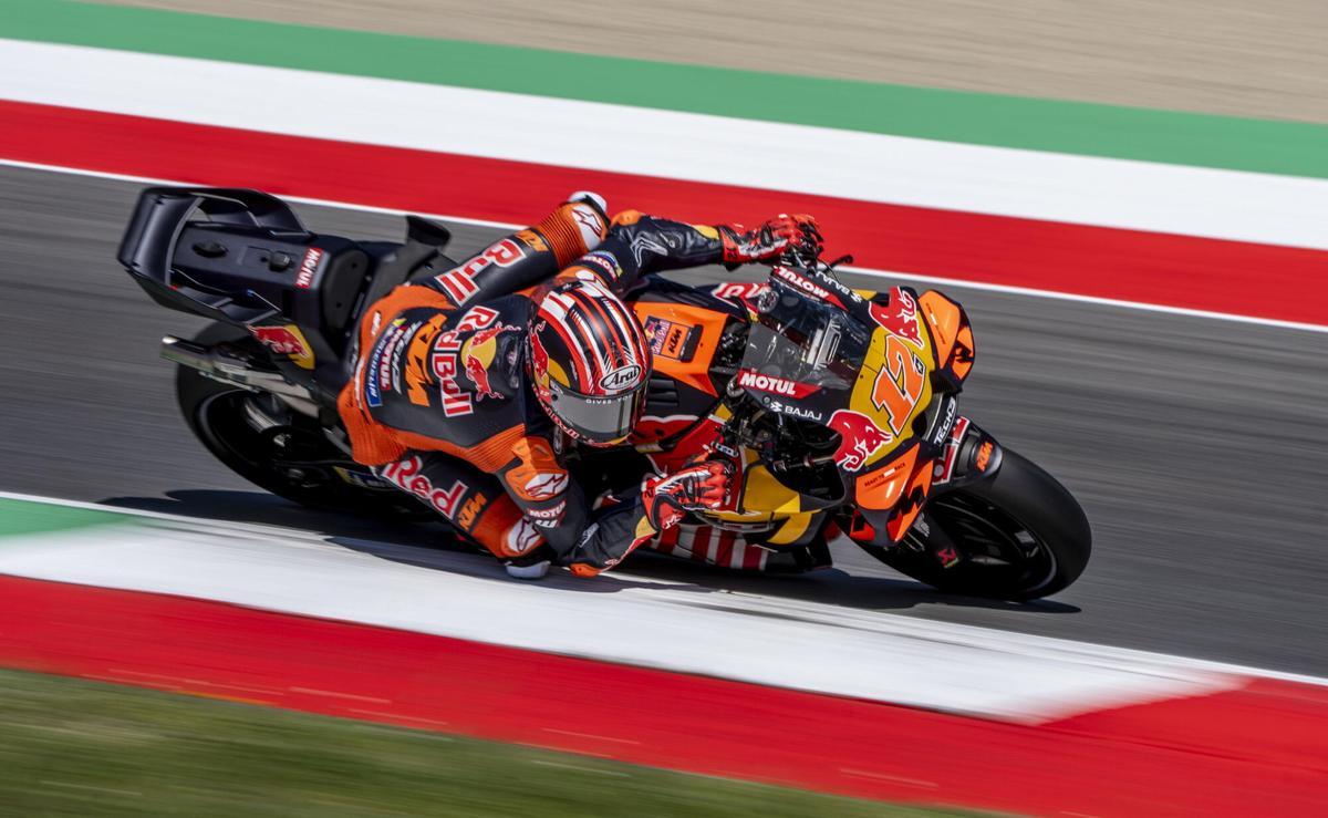 FOTODELDÍA - Florencia (Italia), 30/05/2026.- El piloto español de MotoGP Maverick Viñales (Red Bull KTM Tech3), en acción durante la Q2 del Gran Premio de Italia de Motociclismo en el circuito de Mugello en Scarperia, Italia. EFE/CLAUDIO GIOVANNINI