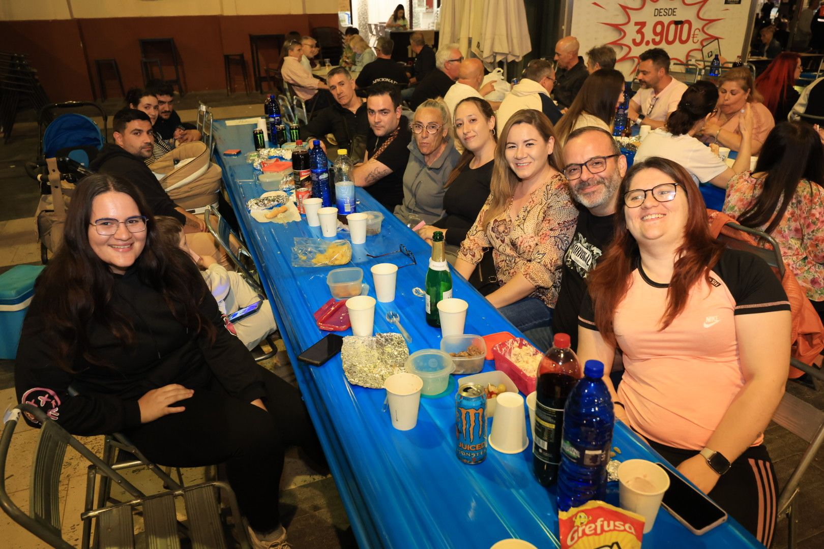 Búscate en la galería de fotos del 'sopar de pa i porta' en las fiestas de Almassora