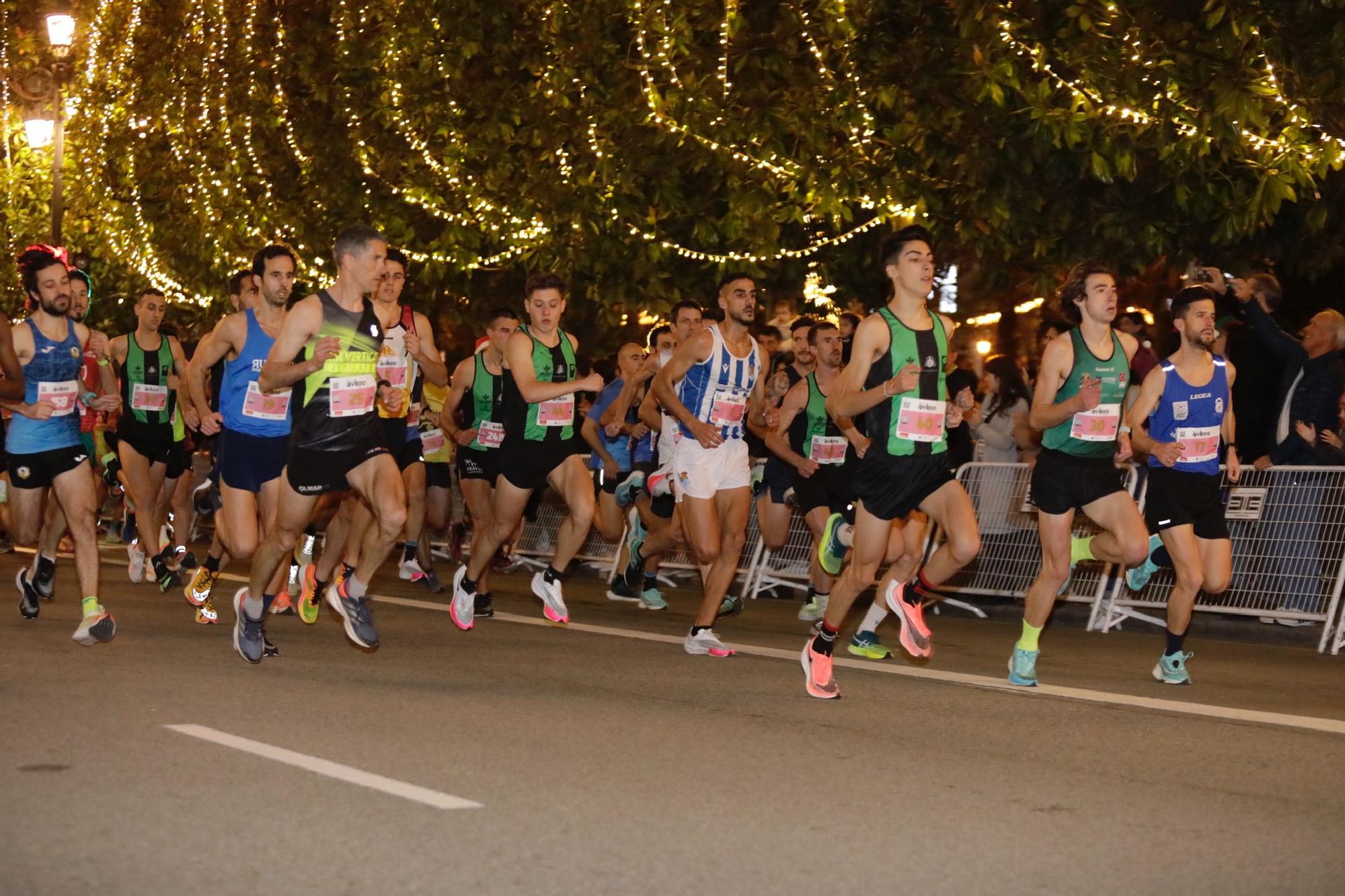 En imágenes: Jaime Bueno (Univerisad de Oviedo) y Mariam Benkert triunfan en la San Silvestre de Oviedo