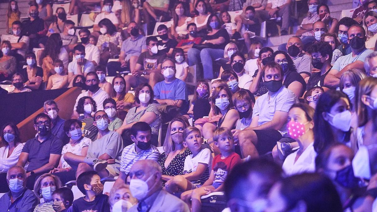 Els equilibris, el funambulisme i la doble roda de la mort, protagonistes de l'estrena del Festival del Circ de Girona