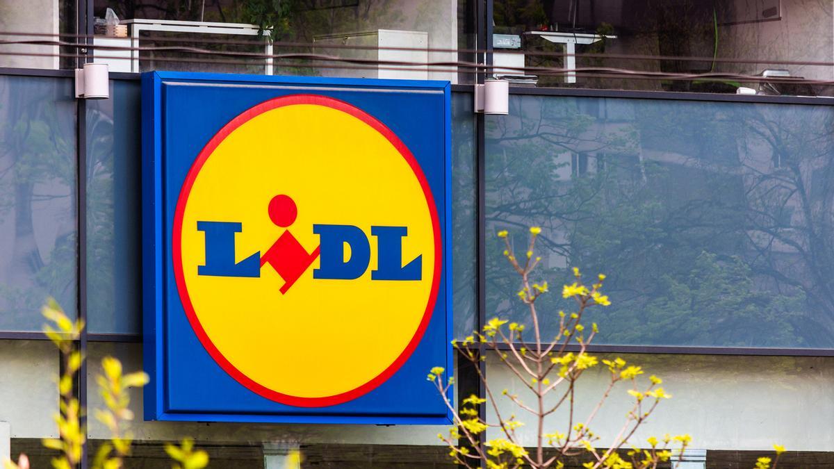 Lidl sorprende para el día del padre con la parrilla de dos pisos eléctrica más barata del mercado: incluye ocho minisartenes antiadherentes