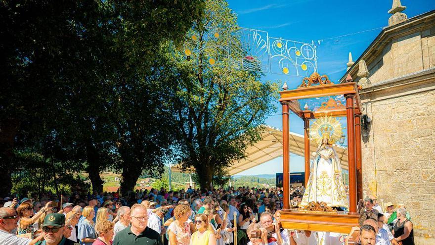 La Romaría de la Virgen de los Milagros volvió a reunir en Amil a cientos de devotos