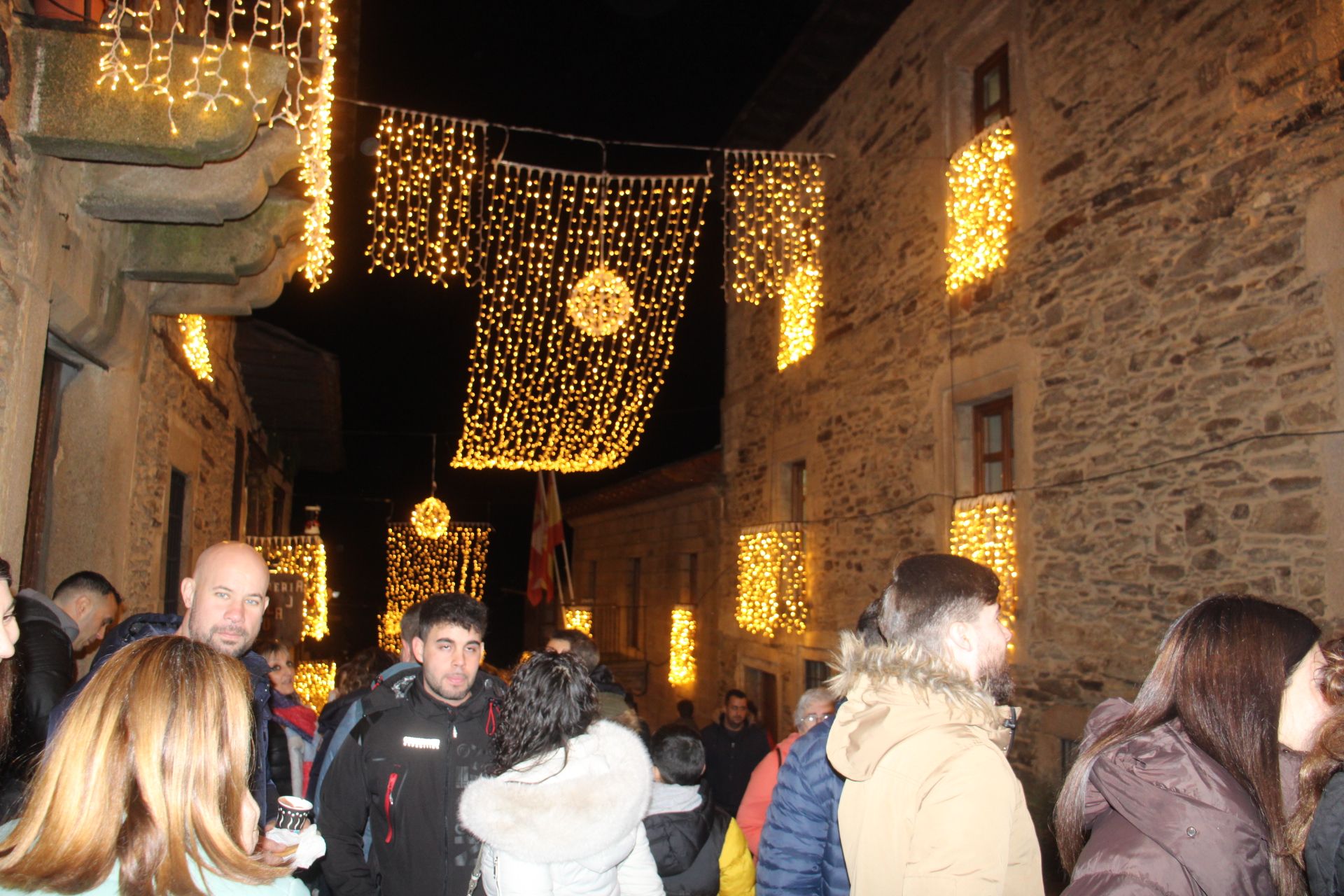 GALERÍA | Encendido del alumbrado navideño en Puebla de Sanabria