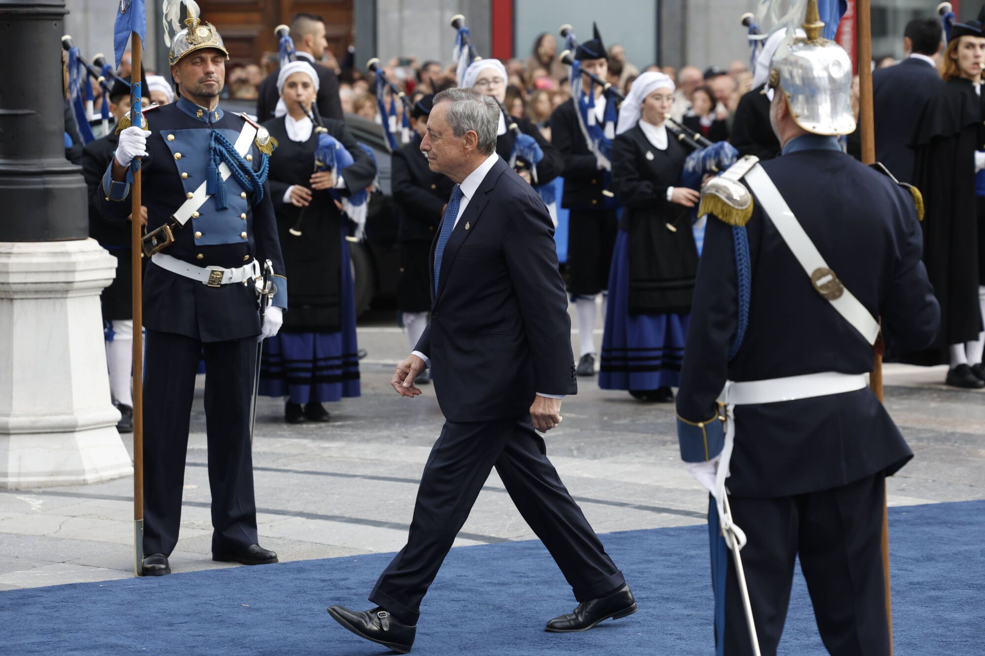 Premios Princesa. Entrada al teatro Campoamor de premiados. Kanon