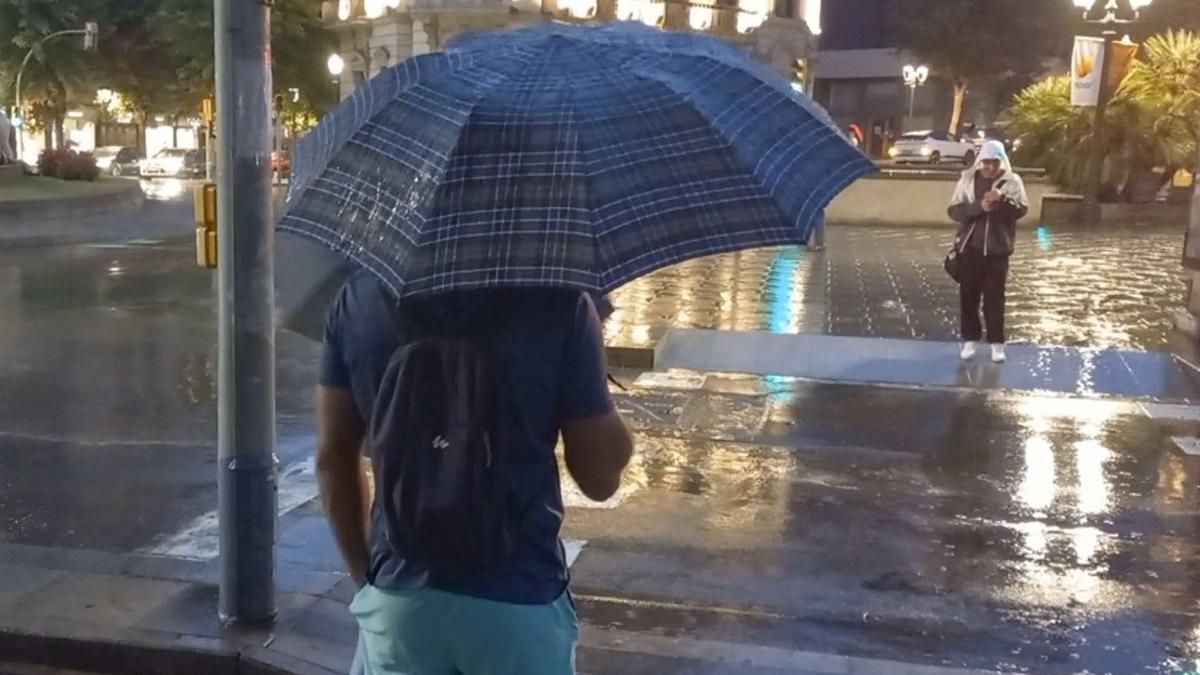 Última hora del tiempo en Catalunya y Valencia, hoy en directo | El Meteocat alerta que caerá mucha lluvia en muchas horas en el delta del Ebro
