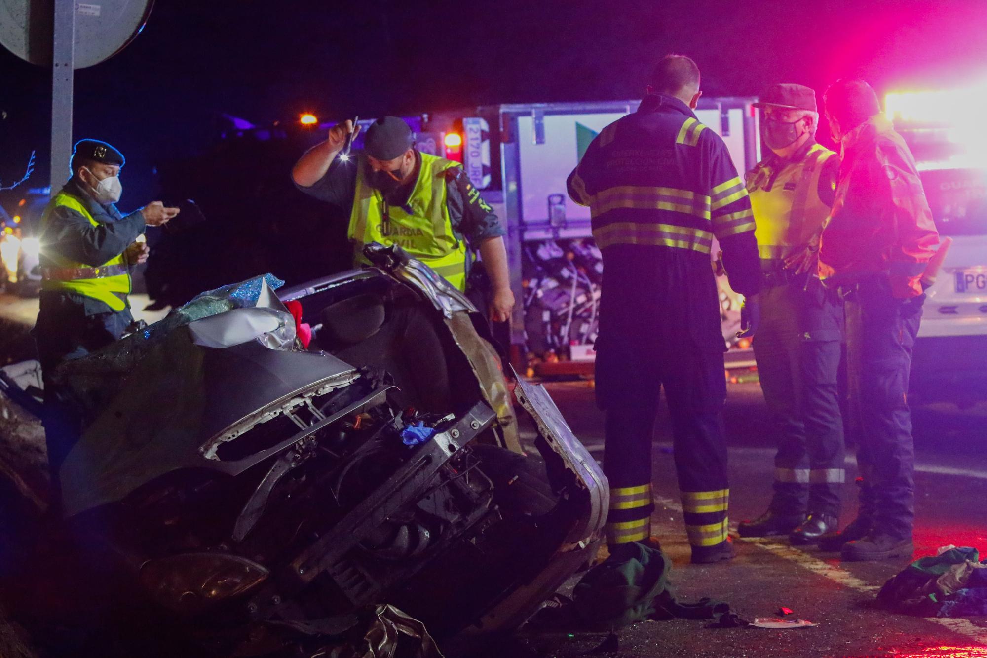 Las imágenes de la tragedia en Caldas | Tres muertos en un accidente de tráfico