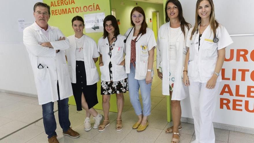 Miembros del equipo de Alergia del Reina Sofía: doctor  Carbonell, enfermera Martínez, doctora Navarro, doctora Petrik, doctora Marín (subdirectora médica) y doctora San Román.