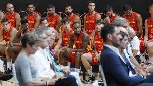 Brown, en el centro de la imagen, en el acto de presentación de la selección en Madrid.