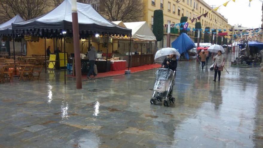 La lluvia retrasa la inauguración del Mercado Medieval de Orihuela