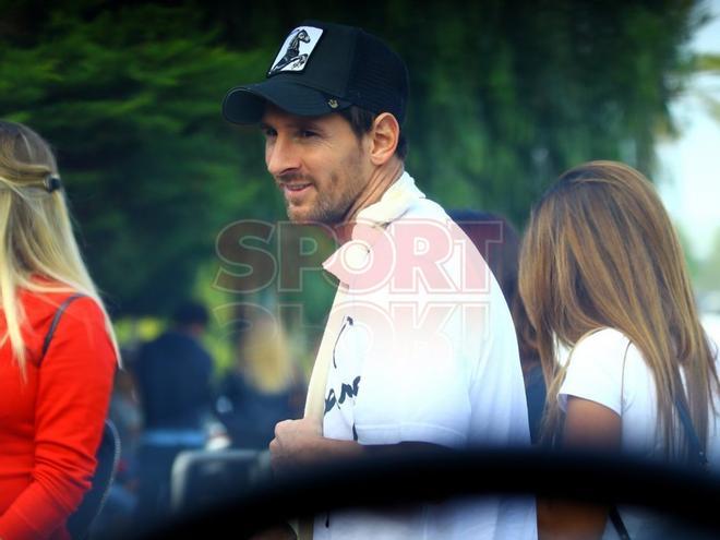 En exclusiva, las primeras fotografías de Messi tras su lesión, con el brazo en cabestrillo