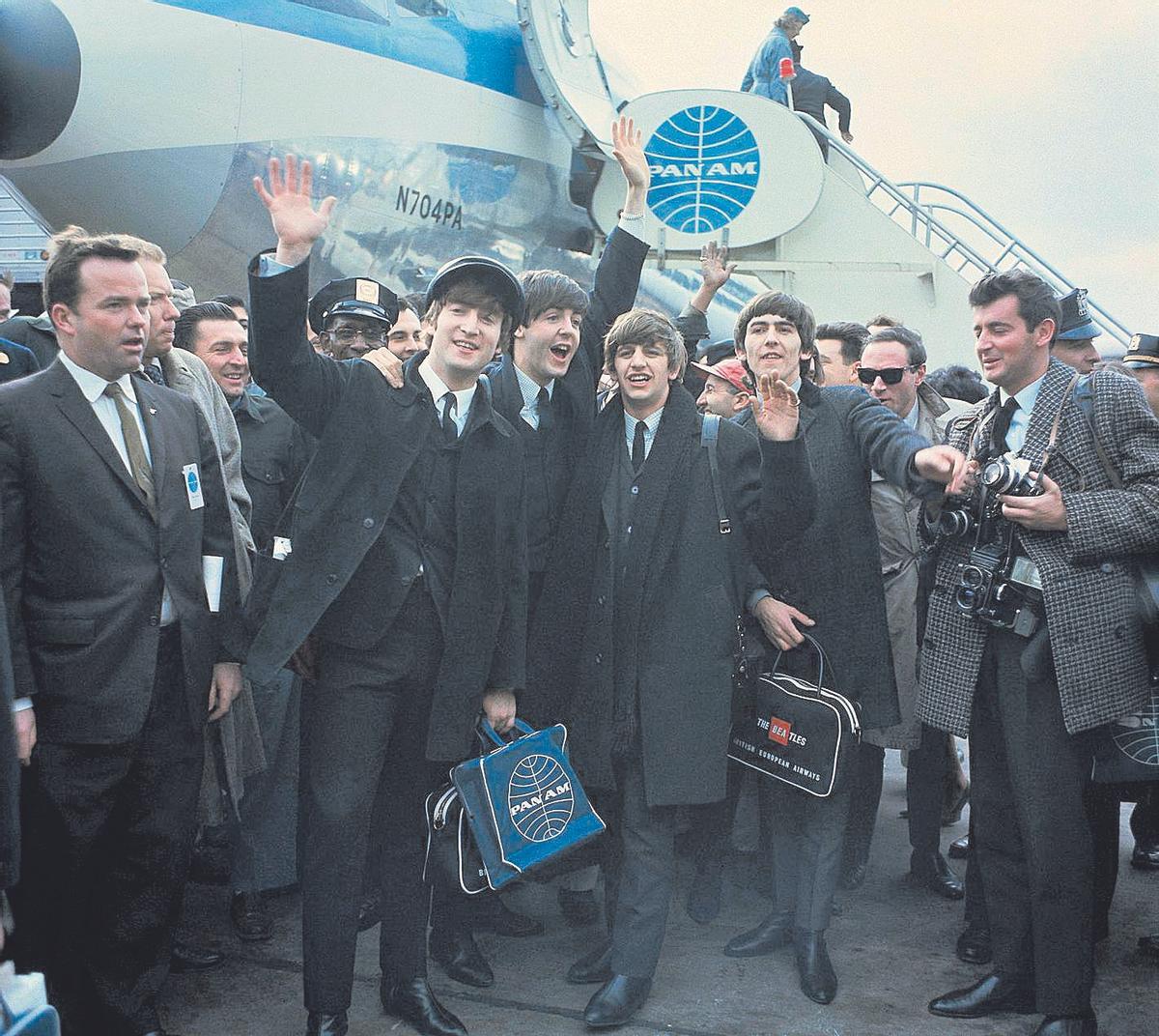Los Beatles, a su llegada al aeropuerto internacional JFK de Nueva York el 7 de febrero de 1964.