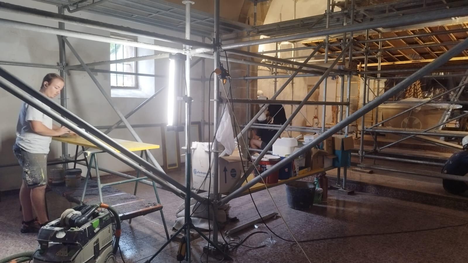 Más de medio centenar de jóvenes voluntarios de Madrid ayudan a recupera el patrimonio de Cabrales
