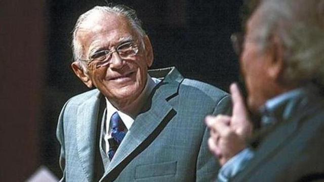 Josep Vilarasau, durant una conferència en companyia d’Eduard Punset.