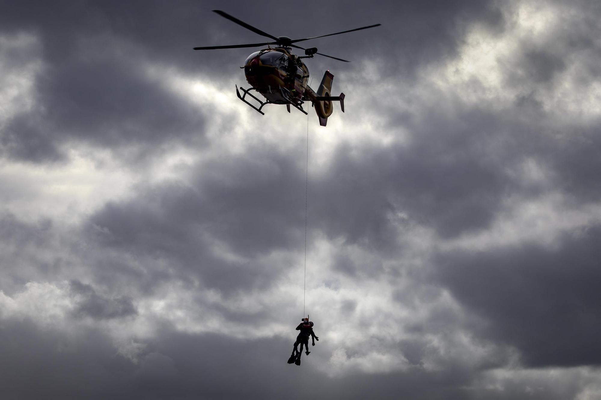 Helicópteros militares del Ejército de tierra realizan prácticas de rescate en Pollença.