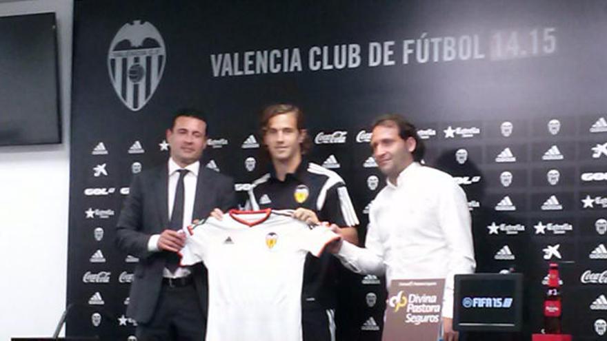 Orban, en su presentación como jugador del Valencia CF